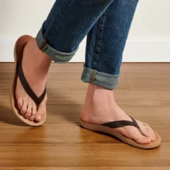 OluKai Women's Nonohe -Asics Shop 20440 48GS 102 W Nonohe DkjGlds Web Opt 1024x1024 212fc61e 79d8 43fb 86e2 c76e0026e5e2