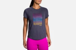 Brooks Women's Distance Graphic Short Sleeve (221469) 4 Brooks Women's Distance Graphic Short Sleeve (221469) -Asics Shop 221469 459 MF Distance Graphic Short Sleeve scaled