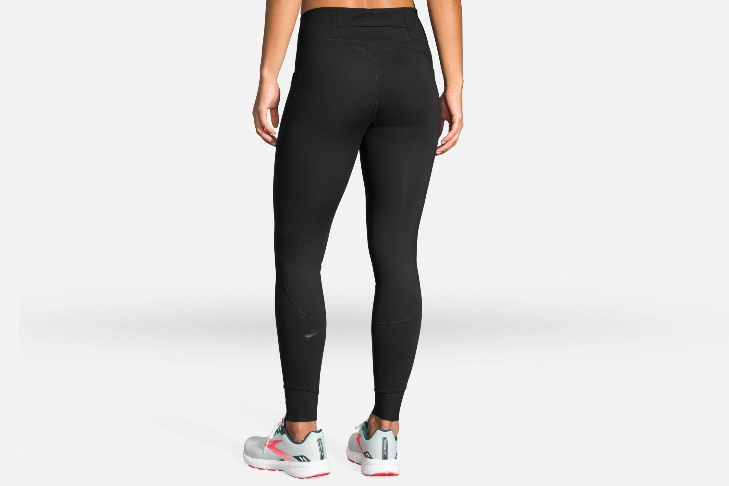Brooks Women's Momentum Thermal Tight - Black (221501001) 3 Brooks Women's Momentum Thermal Tight - Black (221501001) - Image 3