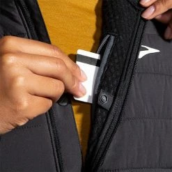 Brooks Women's Shield Hybrid Jacket - Black (221557001) 4 Brooks Women's Shield Hybrid Jacket - Black (221557001) -Asics Shop 221557 001 D2 Shield Hybrid Jacket 2