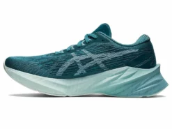 Asics Women's Novablast 3 -Asics Shop ezgif.com gif maker 2022 08 15T150523.724