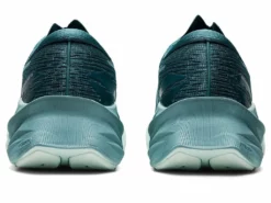 Asics Women's Novablast 3 -Asics Shop ezgif.com gif maker 2022 08 15T150534.894