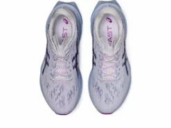 Asics Women's Novablast 3 11 Asics Women's Novablast 3 -Asics Shop ezgif.com gif maker 2022 08 16T092317.647